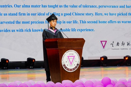 李自容
